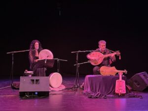 Lee más sobre el artículo “Judíos, Moros y Cristianos en la España Medieval” cautivó al público onubense en el OCIb 2025