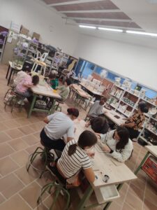 Lee más sobre el artículo Se inicia el OCIb Infantil en Punta Umbría con el taller “Tierra de color”